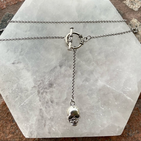 Skull silver necklace . Lariat Y shape toggle clasp & skull charm boho necklace - Picture 8 of 12